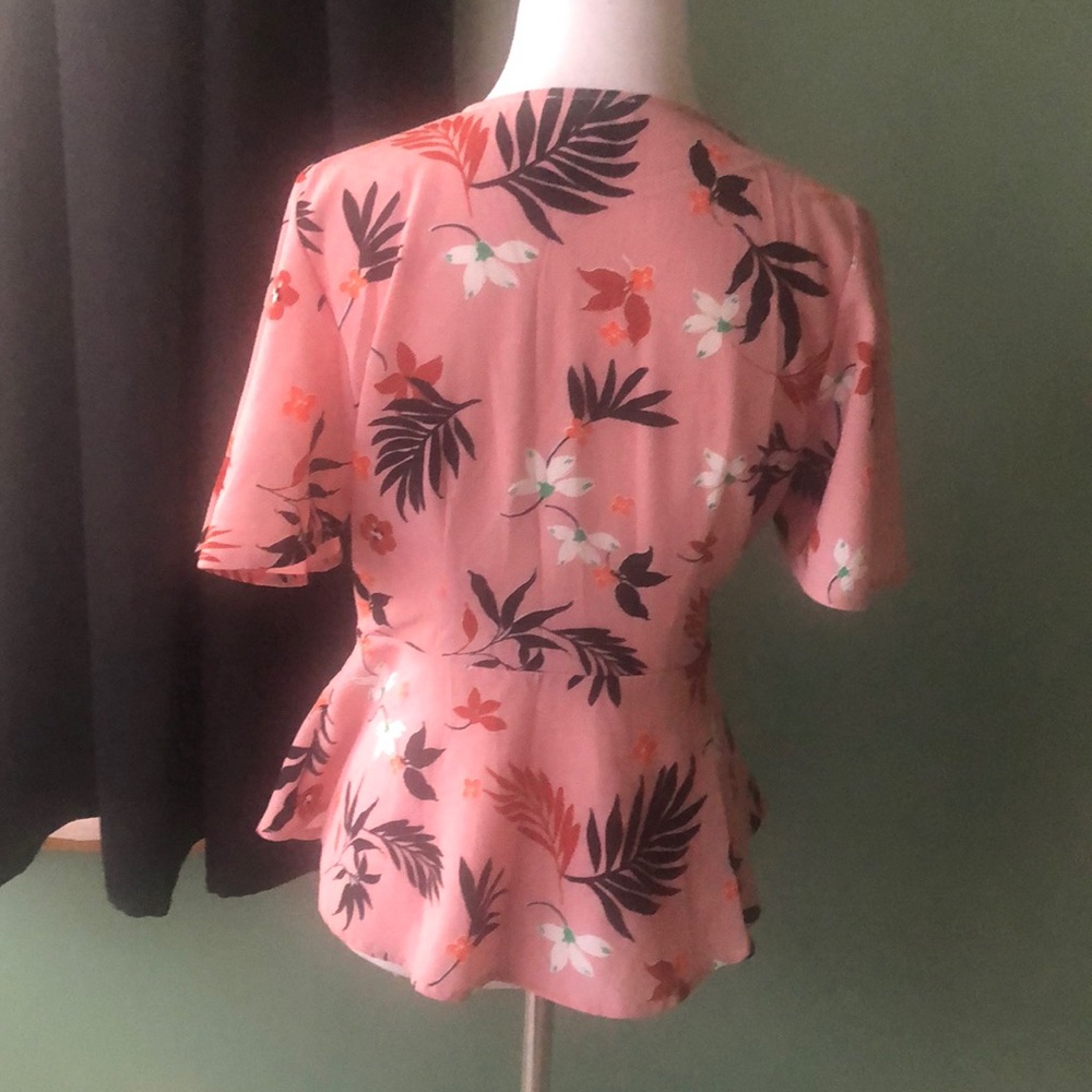 Perfect spring top! - Picture 3 of 5